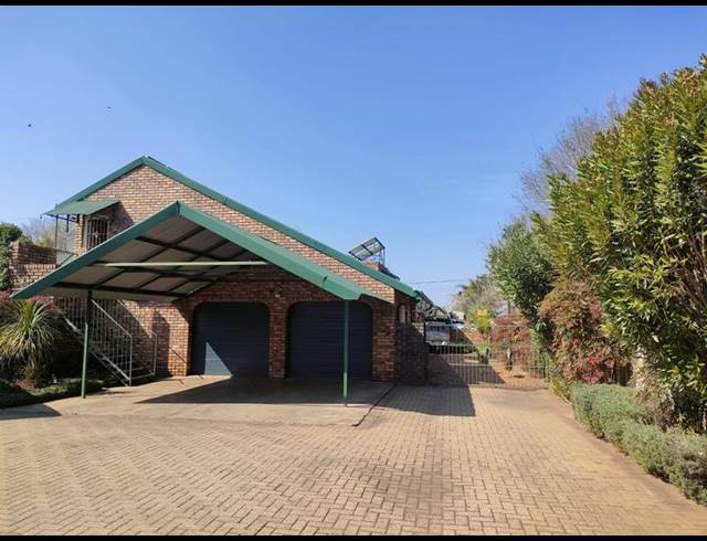 8 BEDROOM HOUSE FOR SALE IN GROENKOL